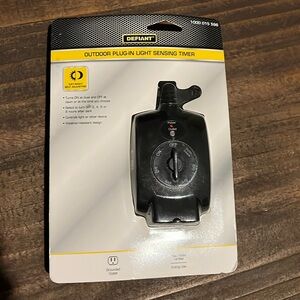 New, Boxed Defiant 15A Outdoor Plug-In Light Sensing Timer | Weather-resistant